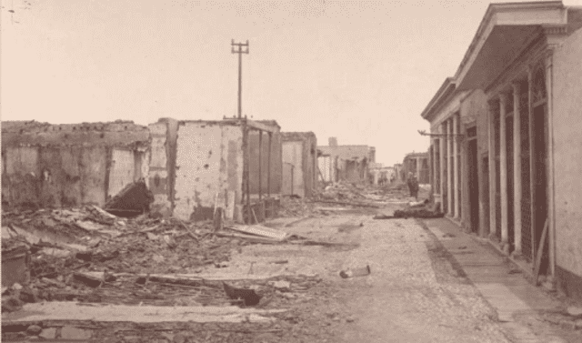 Lima destruida en 1881, resultado final de la traición de Piérola al negar el ataque a los chilenos desbandados