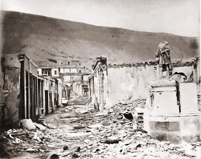 Monumento a Colón destruido en 1881 durante la ocupación