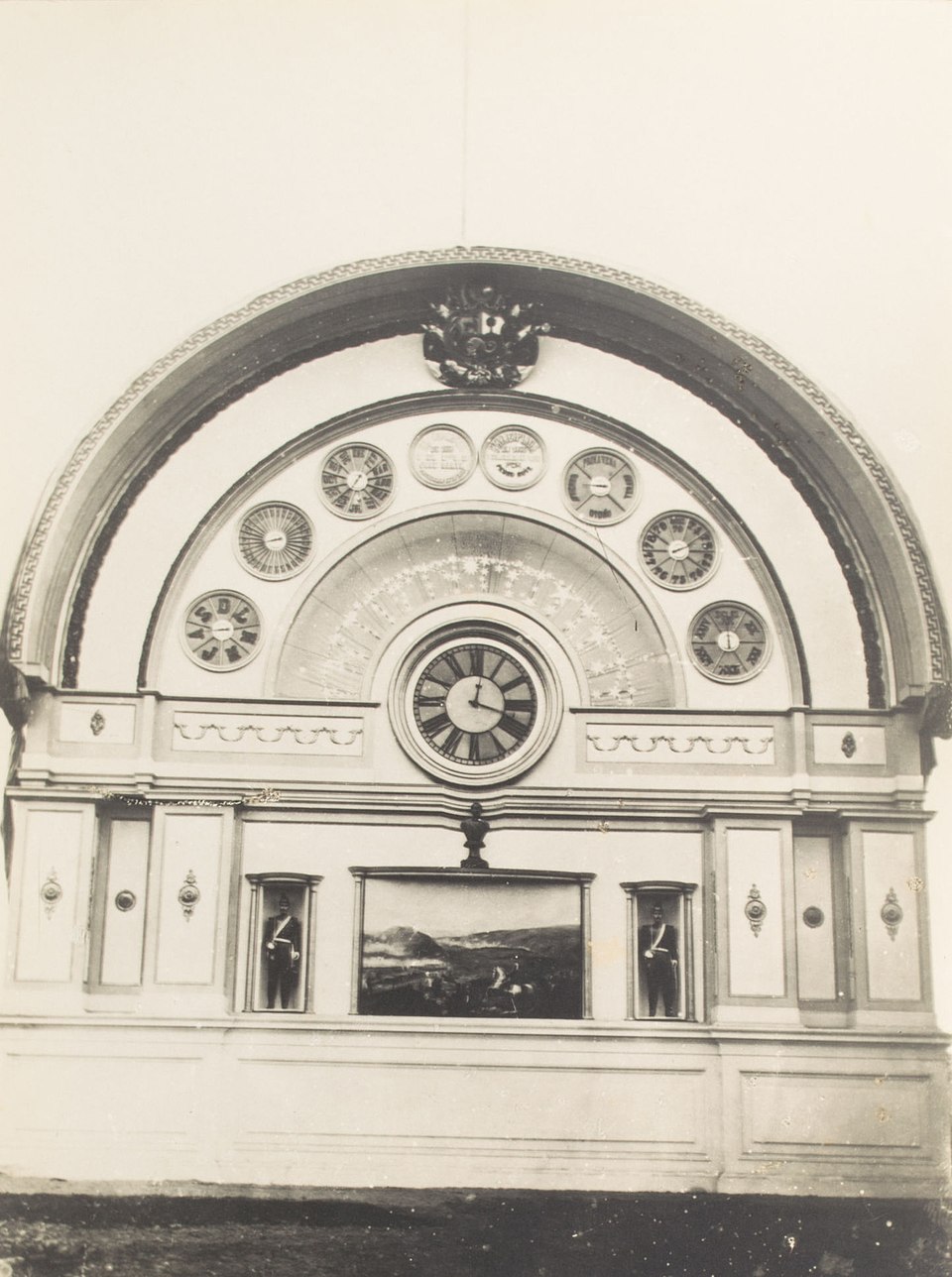 Gran Reloj de Lima o Reloj de Pedro Ruiz Gallo, pieza monumental instalada en el Parque de la Exposición en 1870, que desapareció durante la ocupación chilena de Lima