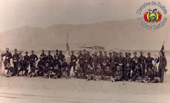 Oficiales bolivianos al inicio de la Guerra del Pacífico en 1879, incluyendo al presidente Hilarión Daza