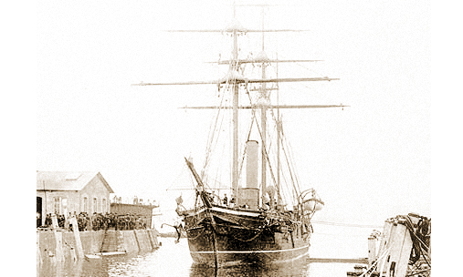 Cañonera chilena Magallanes sorprendida por Grau la madrugada del 10 de julio de 1879 en el puerto de Iquique