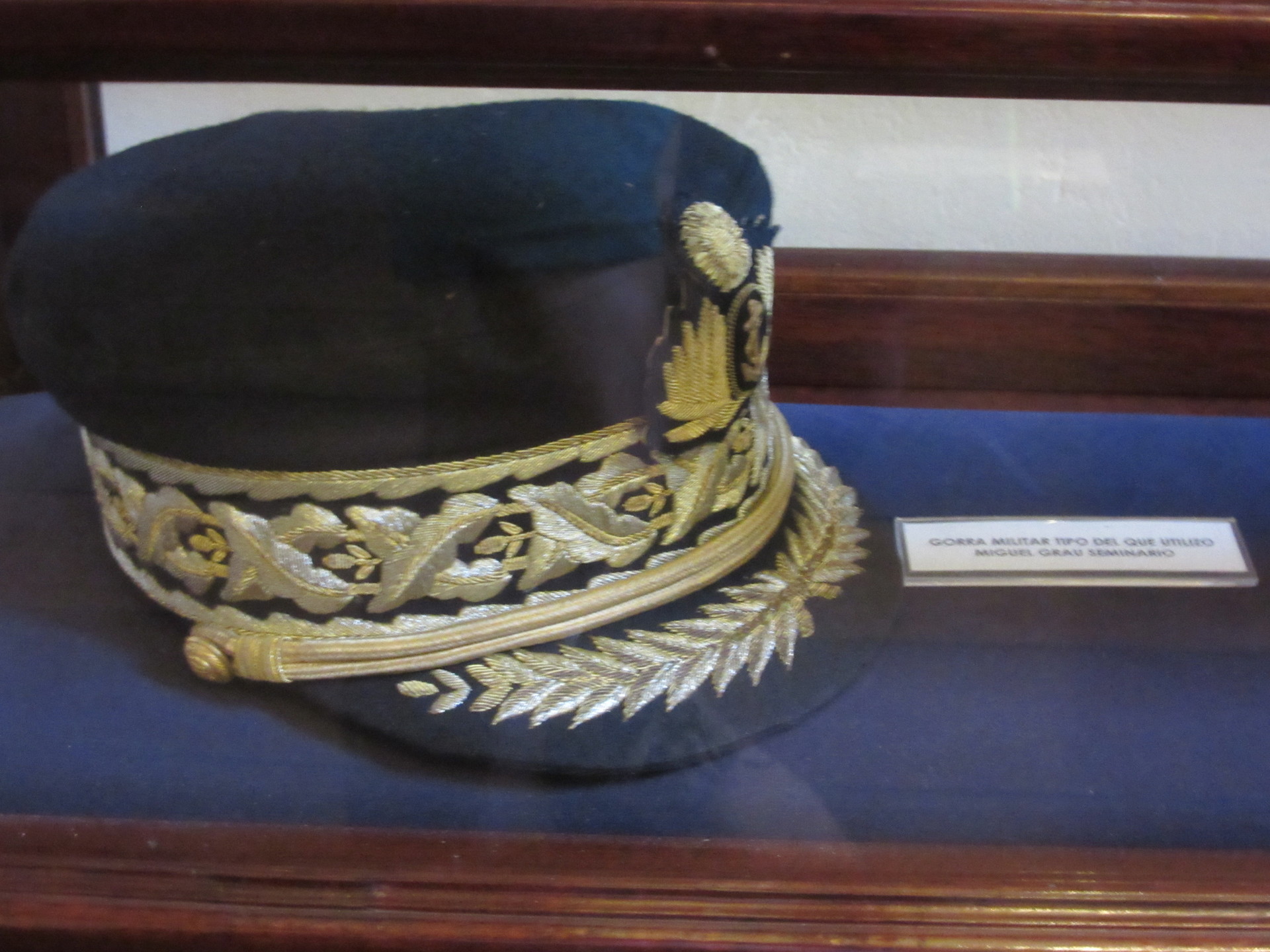 Visitantes en el Museo Peruano del Milenio Miguel Grau