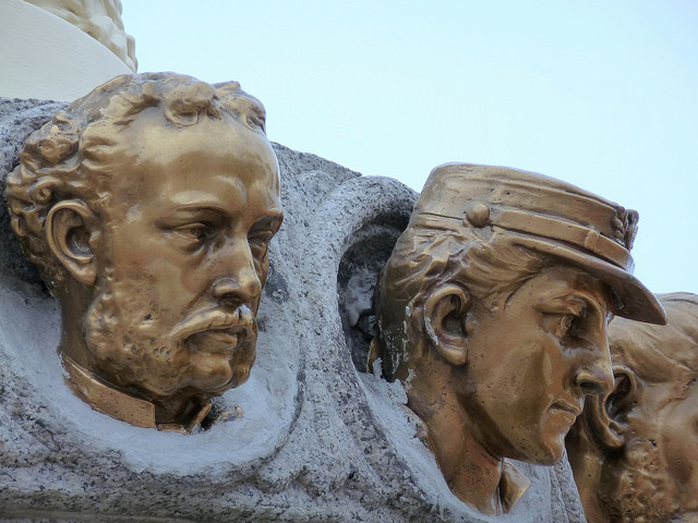 Monumento a Miguel Grau - Vista lateral