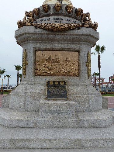 Monumento a Miguel Grau - Detalle de la base