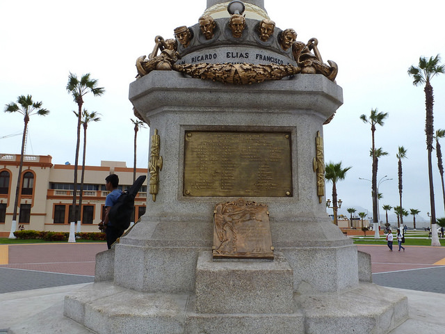 Monumento a Miguel Grau - Vista frontal